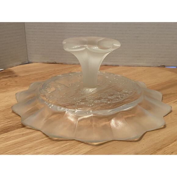 Mikasa Holiday Classic Winter Dreams Crystal Footed BON BON Cake Platter 9 1/4" - Picture 7 of 9